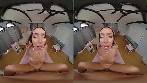 Hotie enjoys playing with her boyfriend