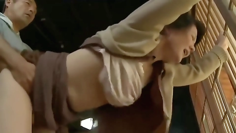 Hawt babe gets her ass and pussy drilled