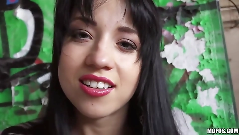 Hawt sweetheart gives an orgy with her boyfriend