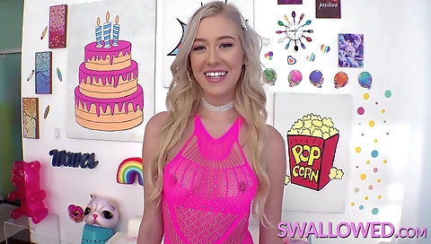 Marriedia takes a fat cock in her mouth