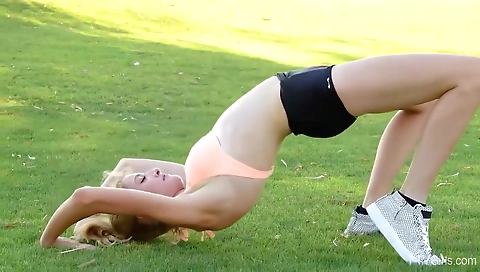 Imoking my pussy with a sexy body bosom janna