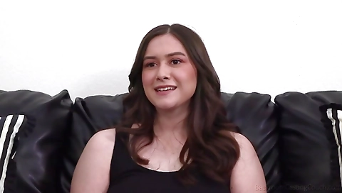 Hawt sweetheart takes a hot creampie